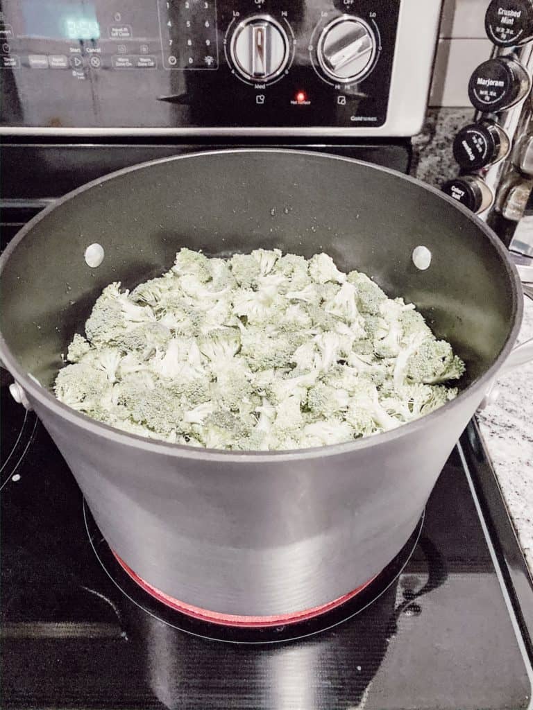 Boiling broccoli for homemade broccoli casserole