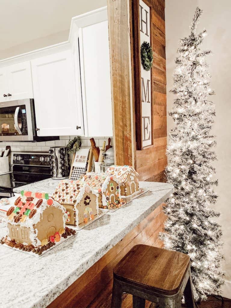 Decorating Gingerbread Houses