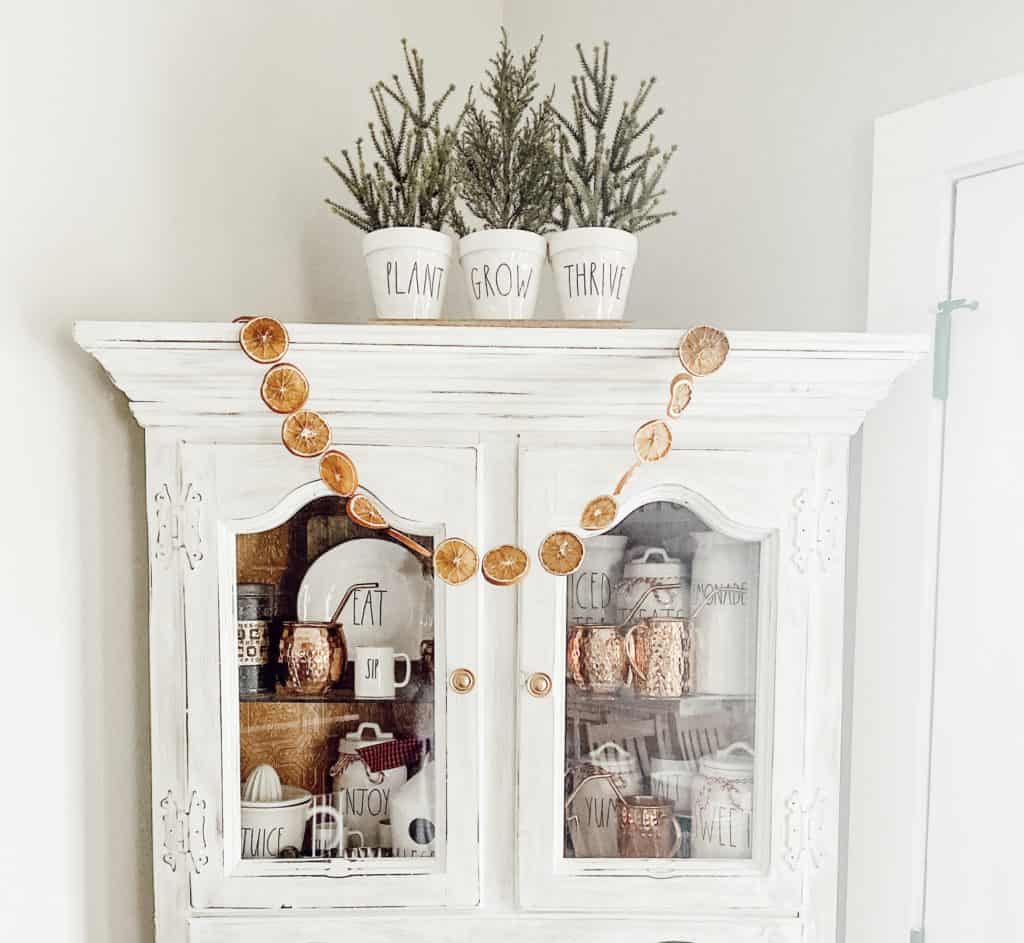 DIY: Easy and Simple Orange Garland - Mornings on Macedonia