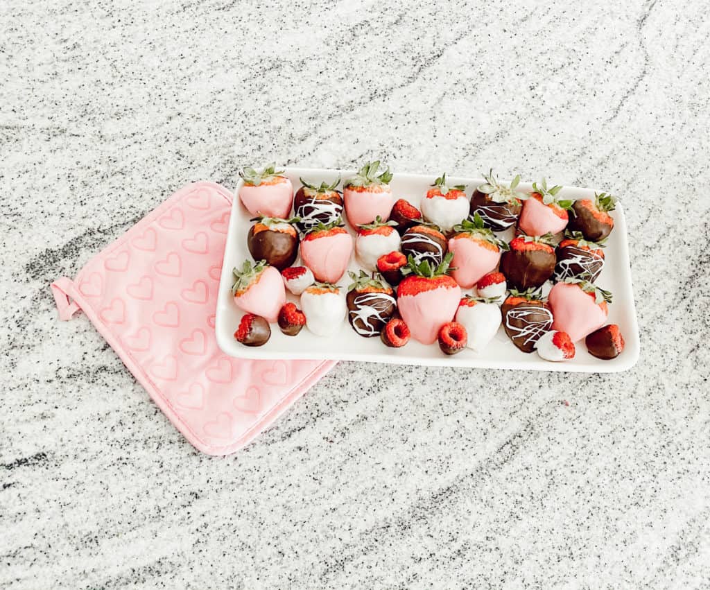 Tips and tricks for quick and easy chocolate covered strawberries 