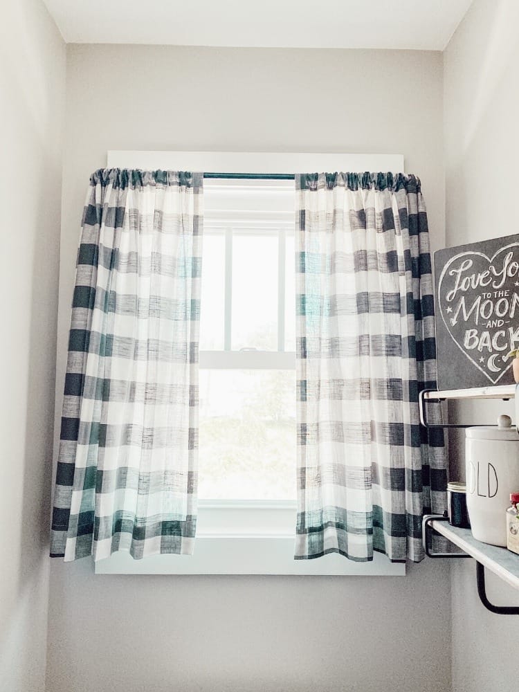 Choose some fun curtains for small master bathroom