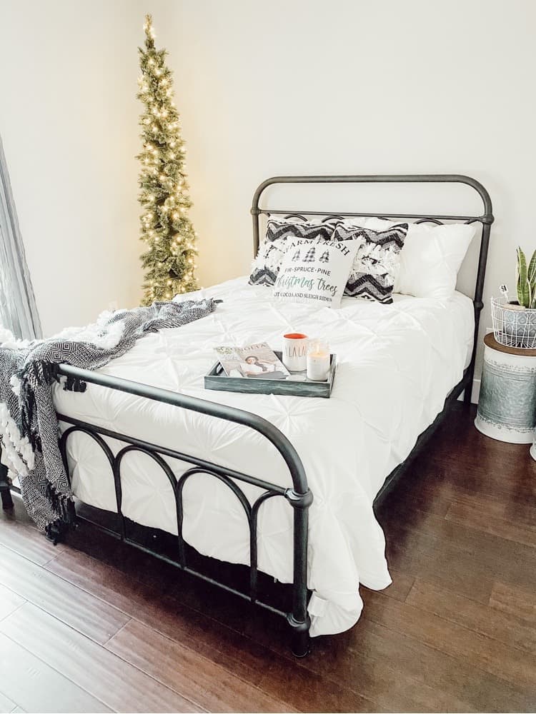 Christmas Guest Bedroom