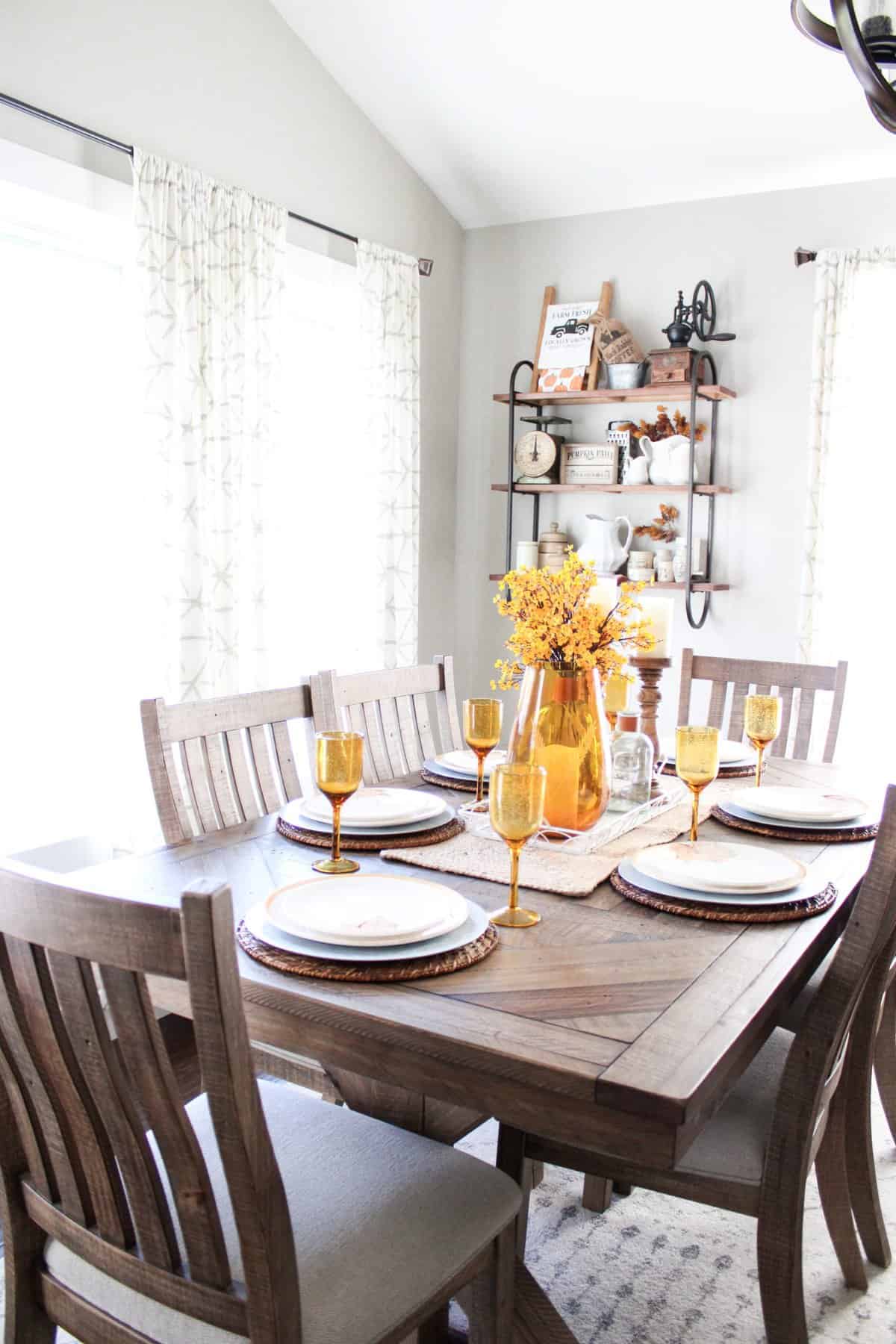 How to Style a Thanksgiving Tablescape
