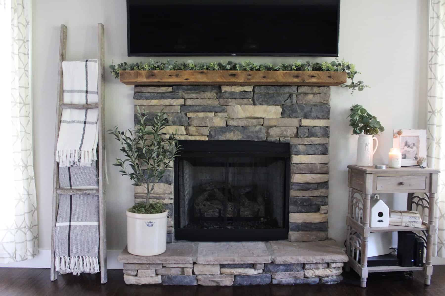 Neutral Mantel Display