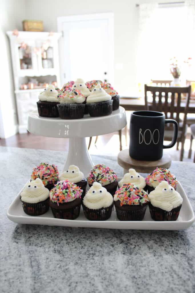 Easy Halloween Ghost Cupcakes