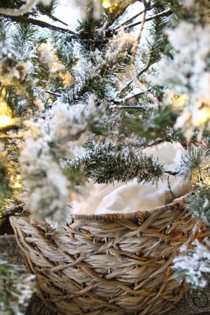 Queen Flocked Tree in Basket