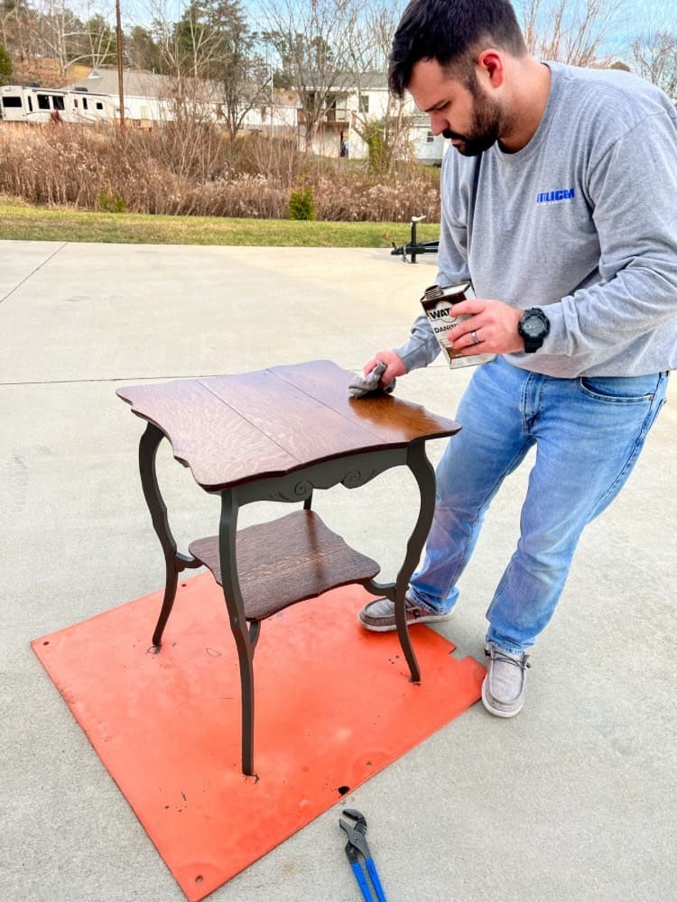 Finishing up the DIY Corner Table