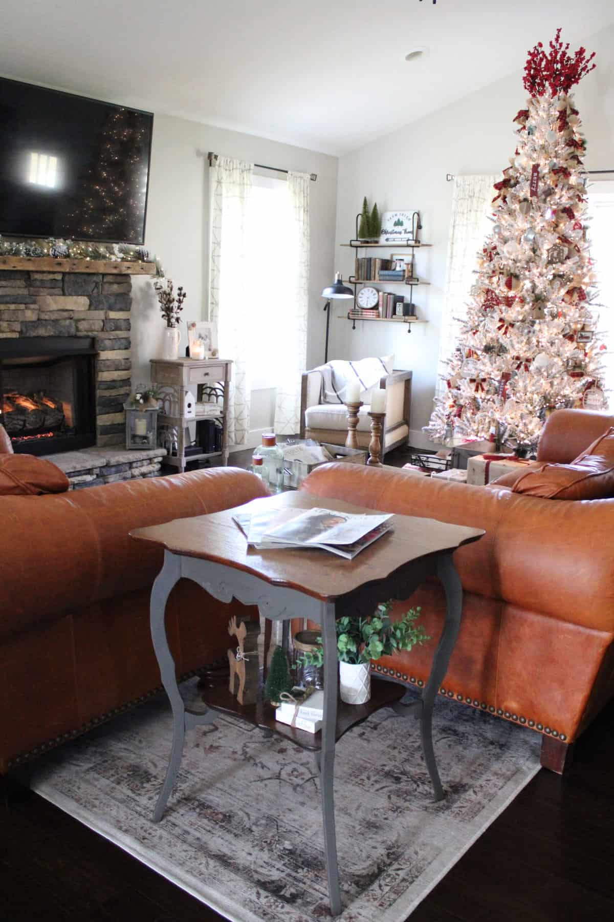 Vintage Christmas Home Tour 2022 - Mornings On Macedonia