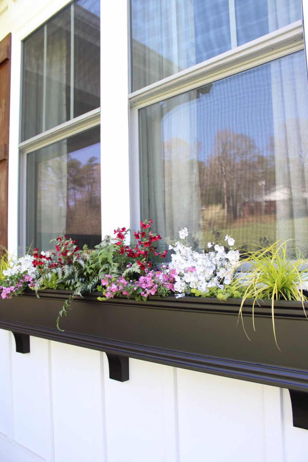 How To Add Instant Curb Appeal To Your House By Adding A Window Box ...