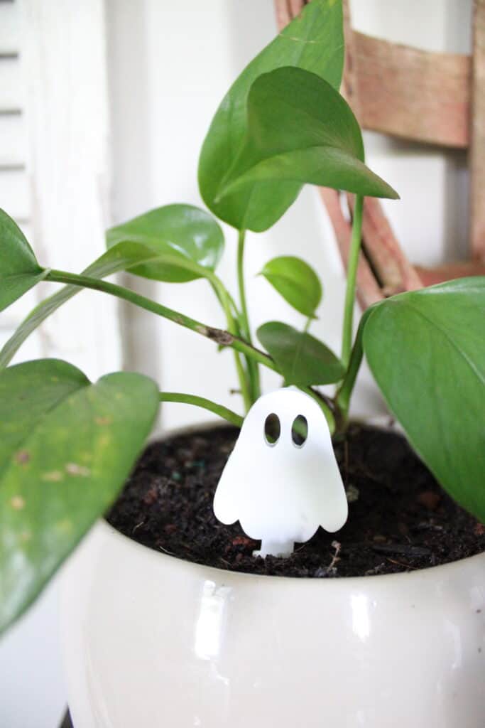 Minimalist Ghost Decor