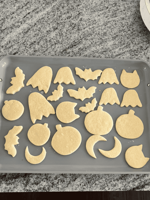 How to Decorate Halloween Cookies Mornings on Macedonia