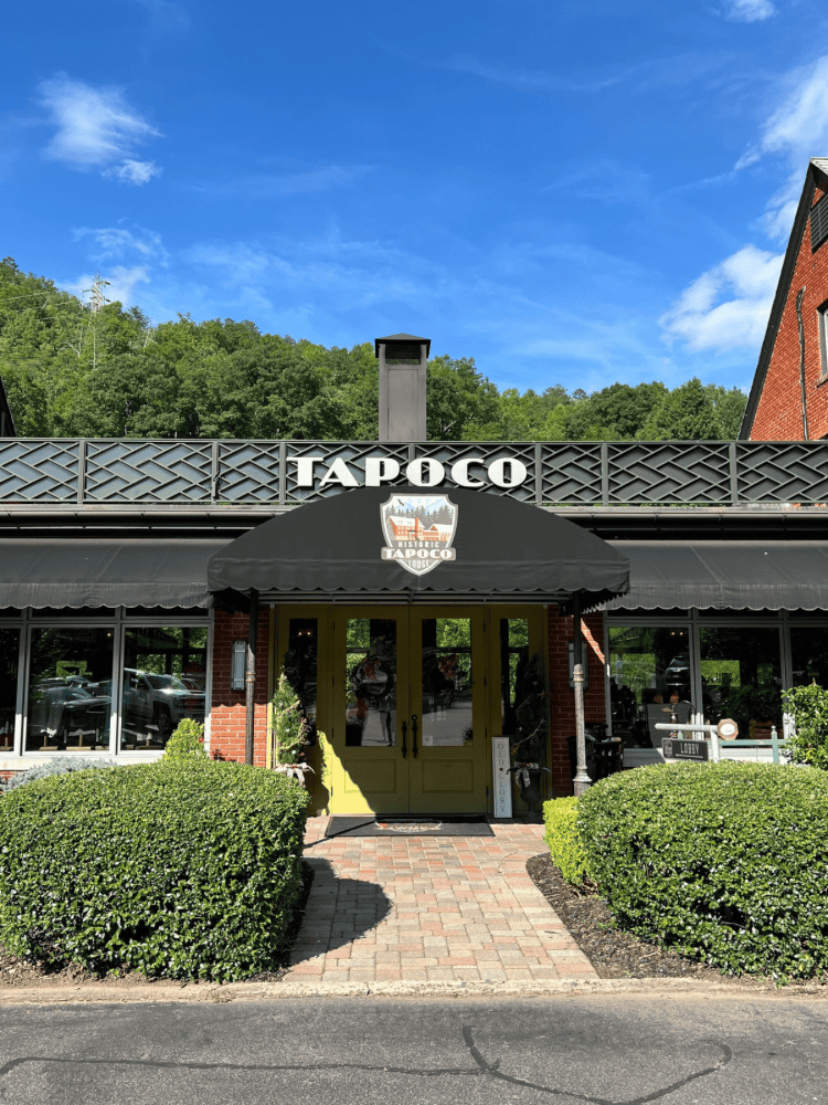 Tapoco Lodge Entrance 