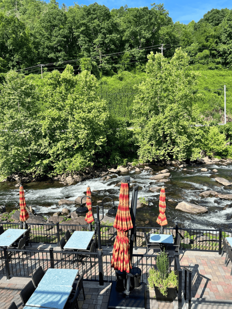 Outdoor Dining at Tapoco Tavern