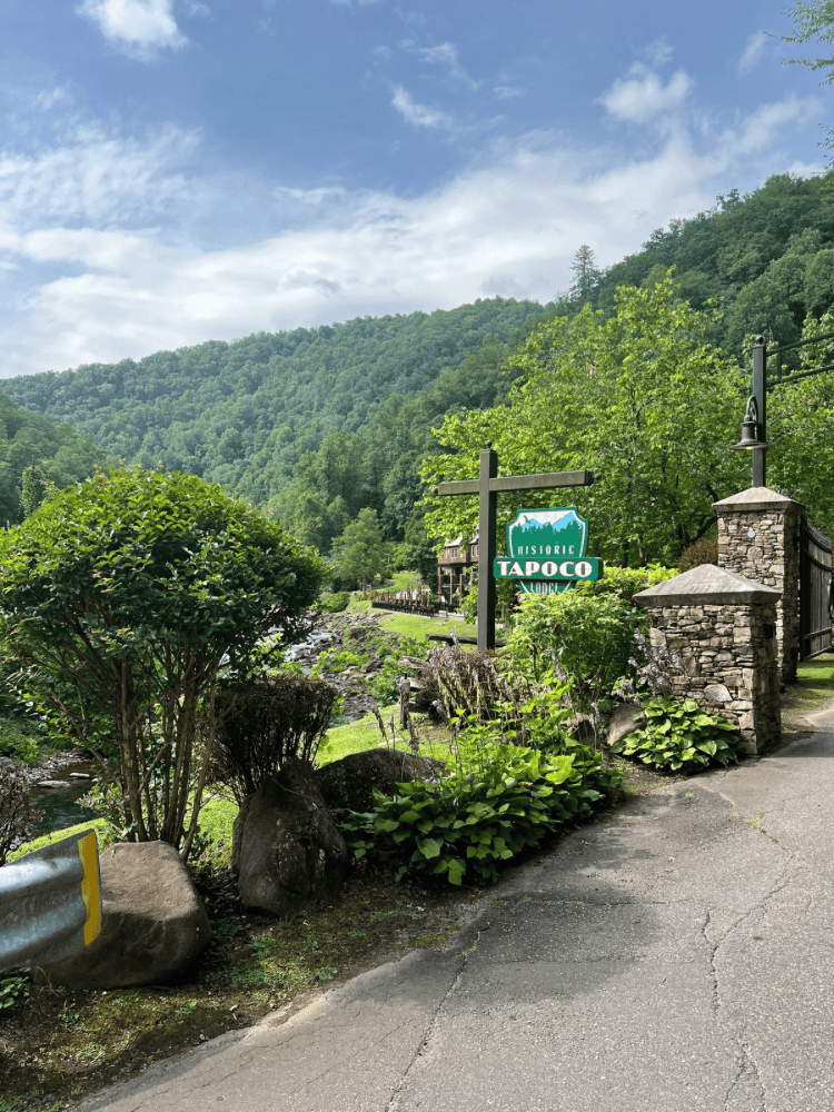 Tapoco Lodge Entrance 