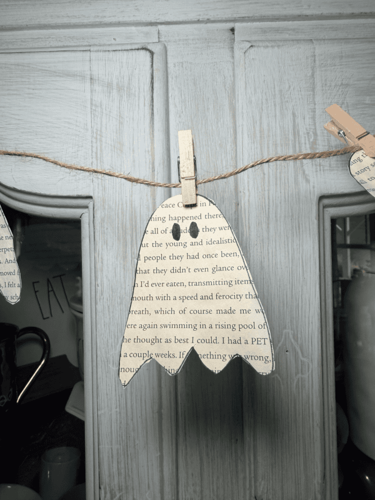 DIY Halloween Ghost Banner